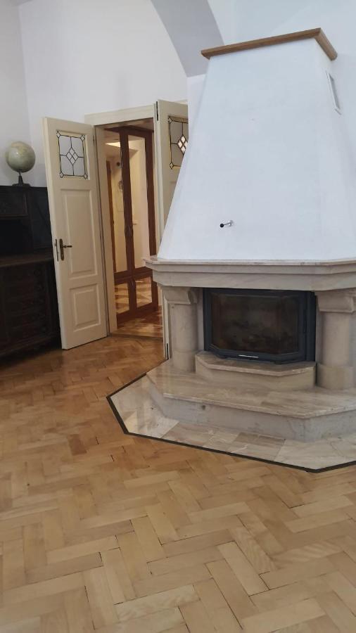 Private Room In Shared Luxurious Palace Like Apartment With 2 Bathrooms Including Whirlpool And Virtual Reality Praga Exterior foto