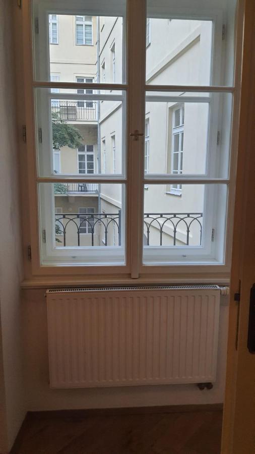 Private Room In Shared Luxurious Palace Like Apartment With 2 Bathrooms Including Whirlpool And Virtual Reality Praga Exterior foto