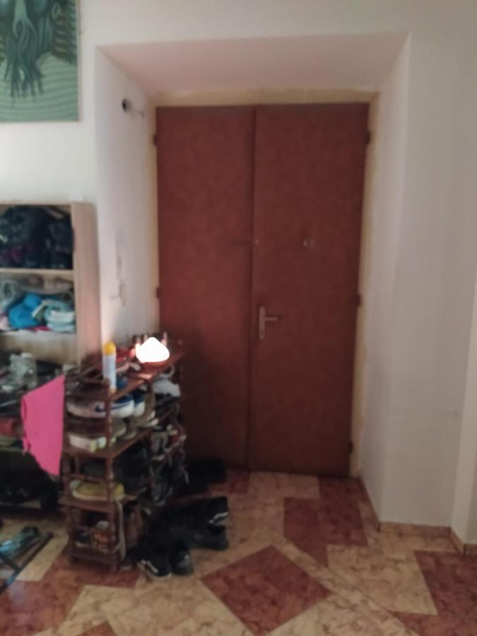 Private Room In Shared Luxurious Palace Like Apartment With 2 Bathrooms Including Whirlpool And Virtual Reality Praga Exterior foto