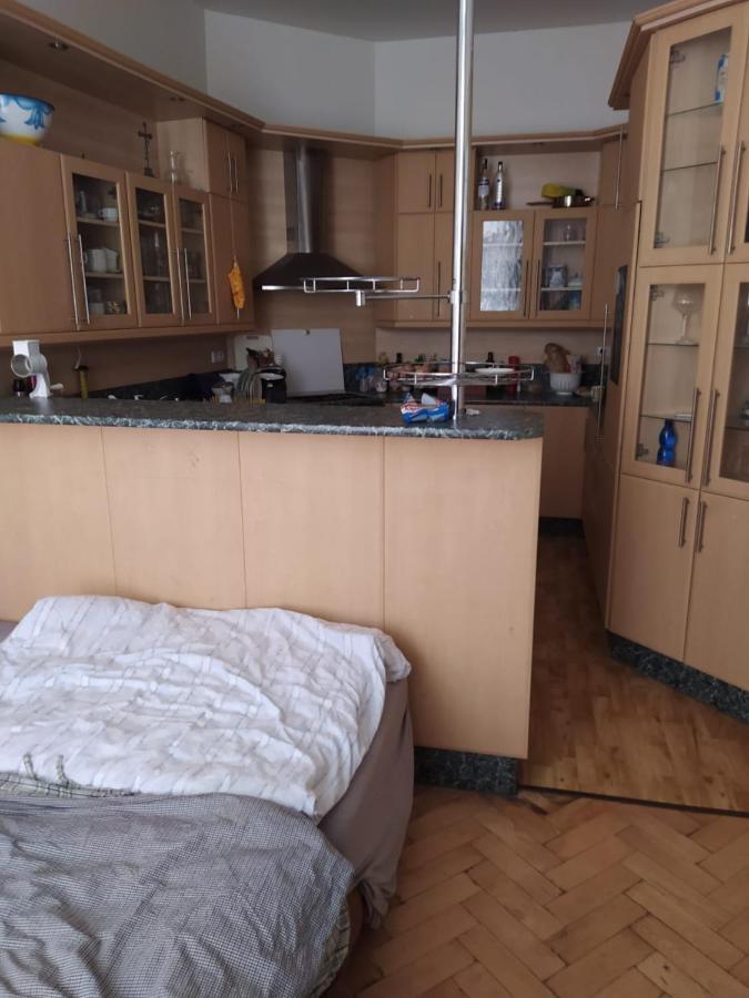 Private Room In Shared Luxurious Palace Like Apartment With 2 Bathrooms Including Whirlpool And Virtual Reality Praga Exterior foto