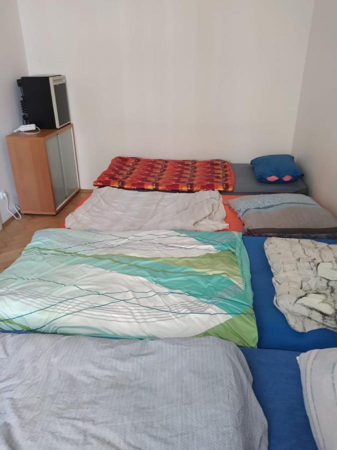 Private Room In Shared Luxurious Palace Like Apartment With 2 Bathrooms Including Whirlpool And Virtual Reality Praga Exterior foto