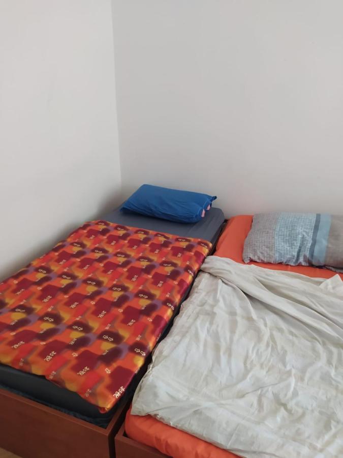 Private Room In Shared Luxurious Palace Like Apartment With 2 Bathrooms Including Whirlpool And Virtual Reality Praga Exterior foto